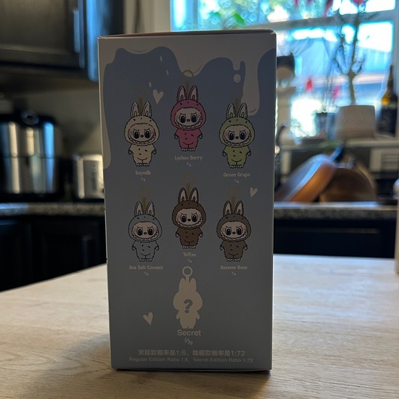 POP MART | THE MONSTERS | Exciting Macaron Vinyl Face Toy - Green Grape - Picture 4 of 13